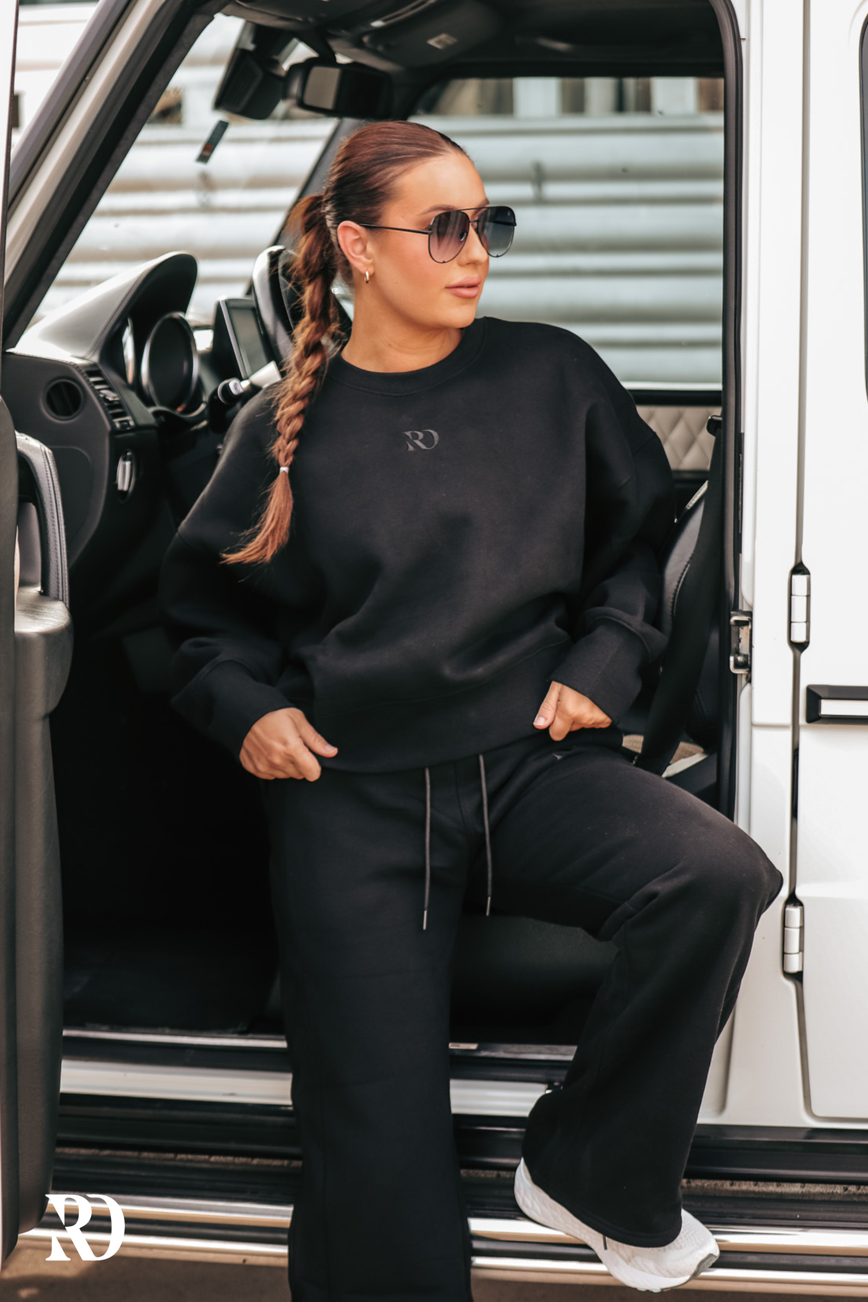 BLACK WARMUP PULLOVER | RD ESSENTIALS