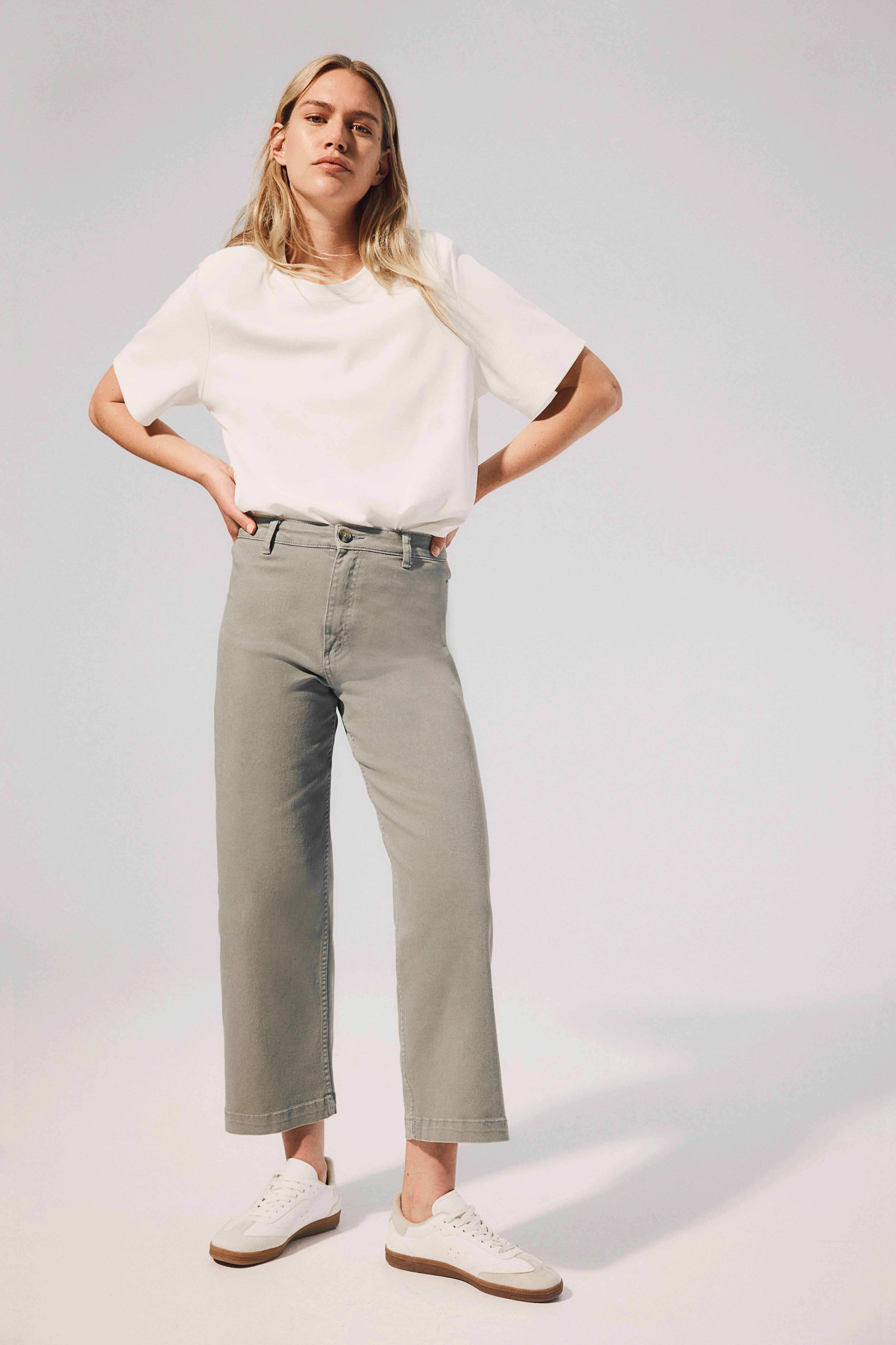 Cropped twill trousers - High waist - Ankle length - Light khaki green - Ladies | H&M GB